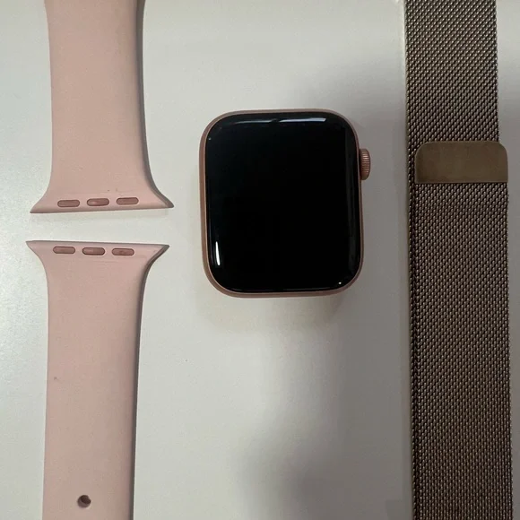 Apple Watch Series 5 44mm gold