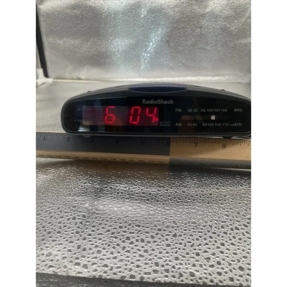Radio Shack 12-1630 Alarm Clock Radio-AM/FM-Corded-Tested/Works