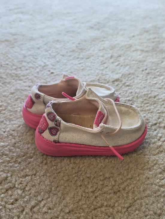 Girls Wendy Hey Dudes with Pink Sole and Heart Design Size 5C