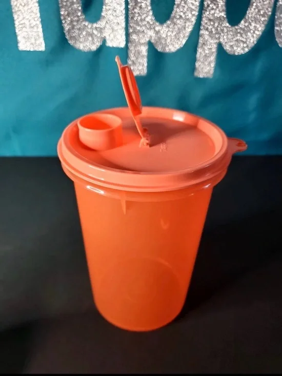 Tupperware Mega Tumbler 36 oz tumbler with flip-top spout Watermelon Orange
