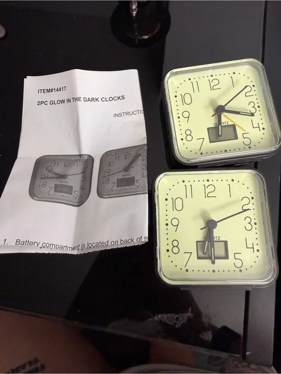 🦋Glow-in-the-Dark Square Quartz Alarm Clock — Pale Green (2-Pack)