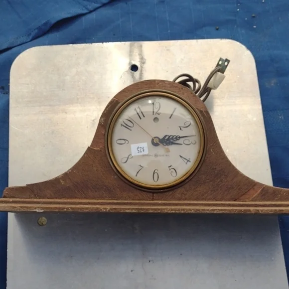 Vintage Wooden Mantel Clock
