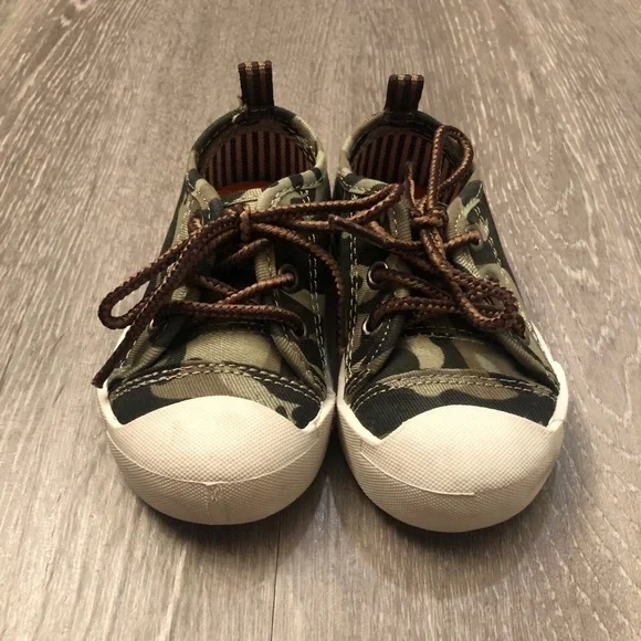 OshKosh B’gosh Baby‎ Multi Camo Color Sneakers