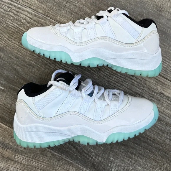 Jordan 11 retro low legend blue 8c