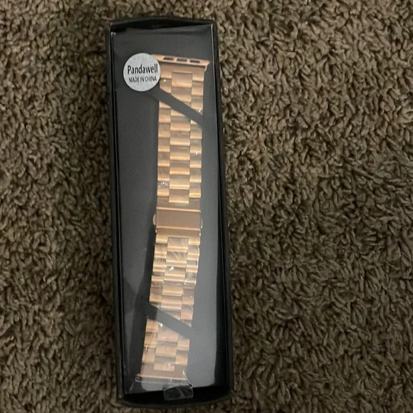 ROSE GOLD LINK APPLE WATCH BAND NEVER BEEN WORN STILL IN ORIGINAL BOX