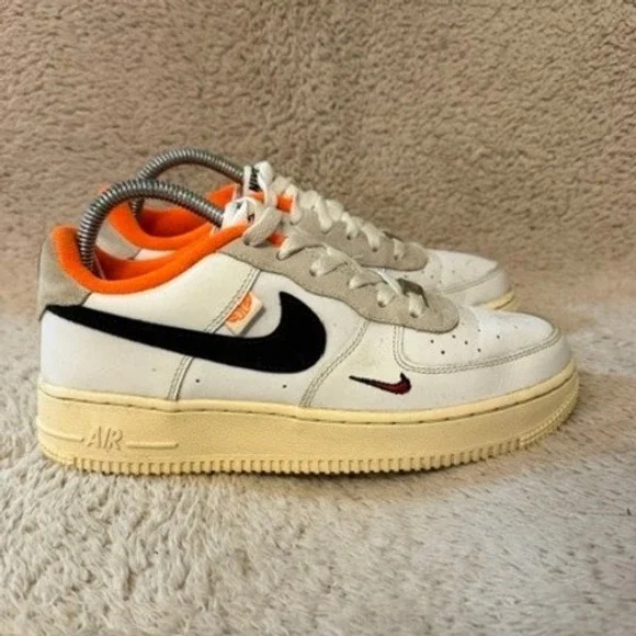 Nike Air Force 1 Low White Black Basketball DX3361-100 Kids Size 6Y Damaged