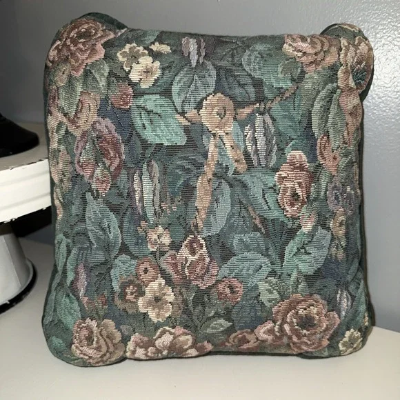 FLORAL TAPESTRY ACCENT PILLOW 12x12