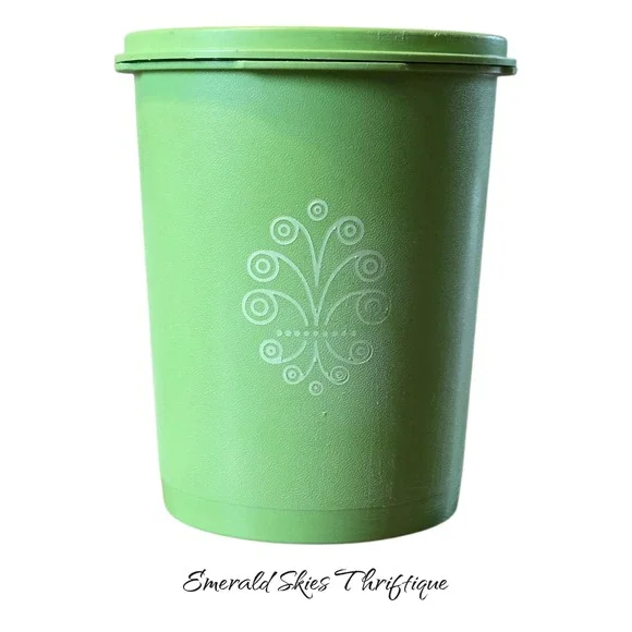 Vintage Tupperware Green Canister 811-4 with Lid. Free shipping
