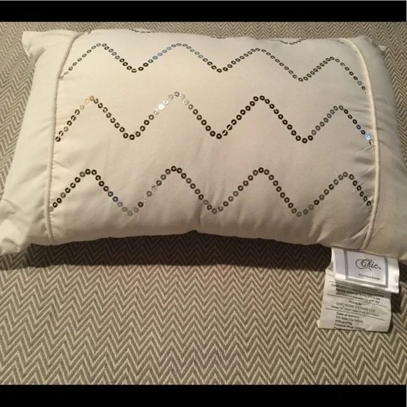 Chic Home Design Throw Pillow