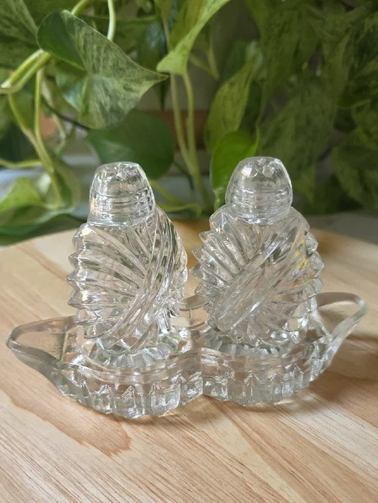 Bohemian salt and pepper set with Tray