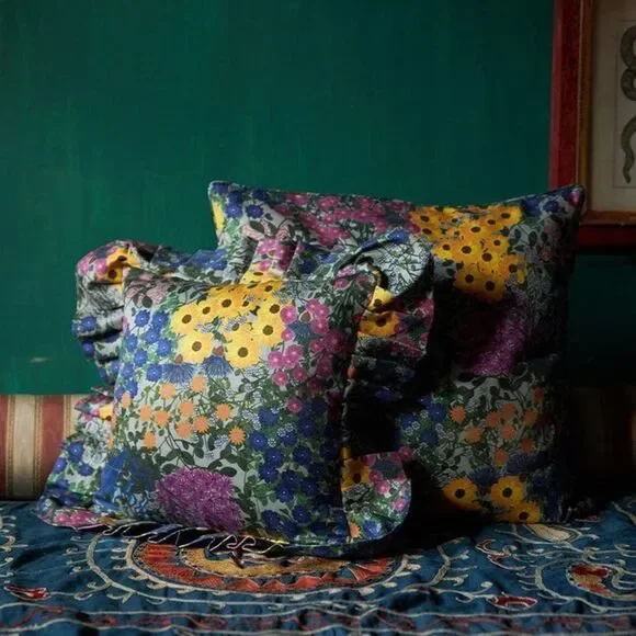 Sophie Williamson Design Ruffled Pillow Cover Pré Fleuri - Cover and Insert