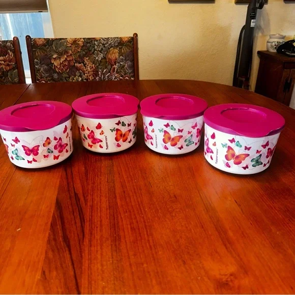 Butterfly Tupperware Container set 4 3¼-cups Stackable w/click-together seals.