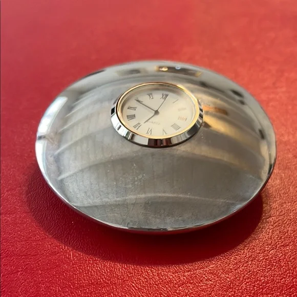 Desk Top/paper Weight Quartz Clock Silver Art 4”Diameter 1”H one side 0.30”H