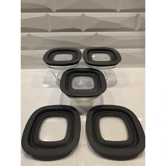 Rubbermaid Glass Food Storage Containers Lot - 2 - 1.5 Cup, 1 - 1 Cup & 5 Lids
