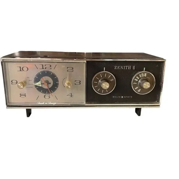 Zenith Touch N’ Snooze Clock Radio *Read*