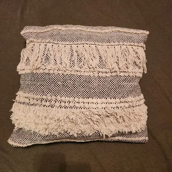 KIRKLANDS Throw Pillow 20 x 20 x 5 Boho Black Natural Chunky Knit Knotted Fringe