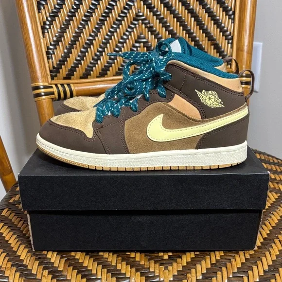 Nike Jordan 1 Mid Cacao Wow Brown Retro Sneaker DZ6335-200 Size 3y