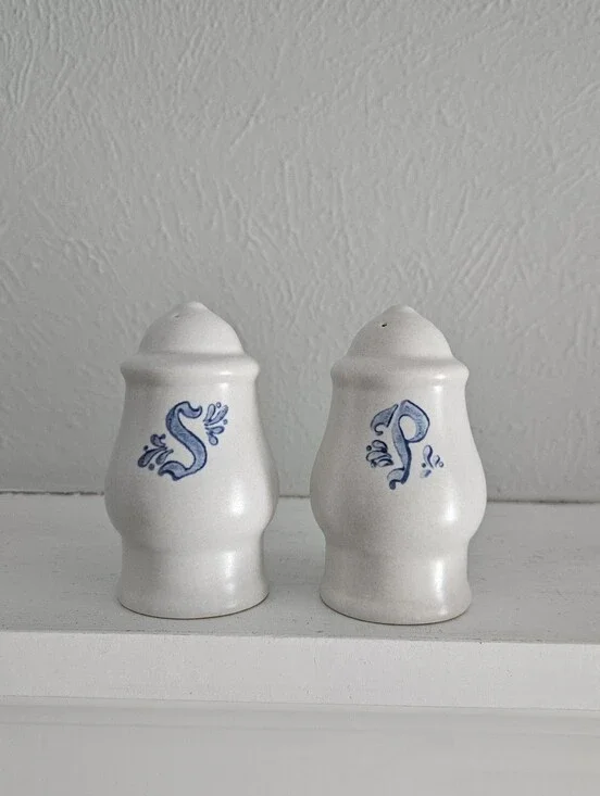 Vintage Pfaltzgraff Yorktowne Pattern Stoneware Salt And Pepper Shakers Set