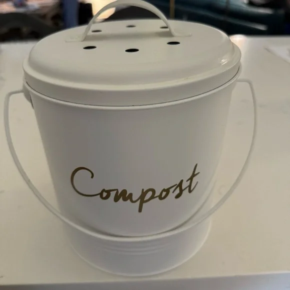 Countertop Compost Bin~White