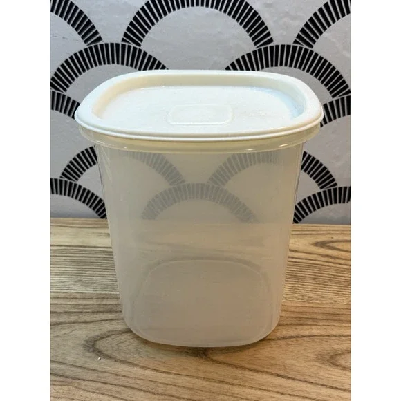 Vintage Rubbermaid Servin' Saver #6 12 Cup Storage Container Almond Lid Plastic