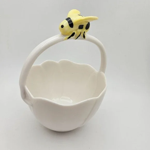Gracie China Bumble‎ Bee Basket Candy Dish White Ceramic Easter Spring Decor