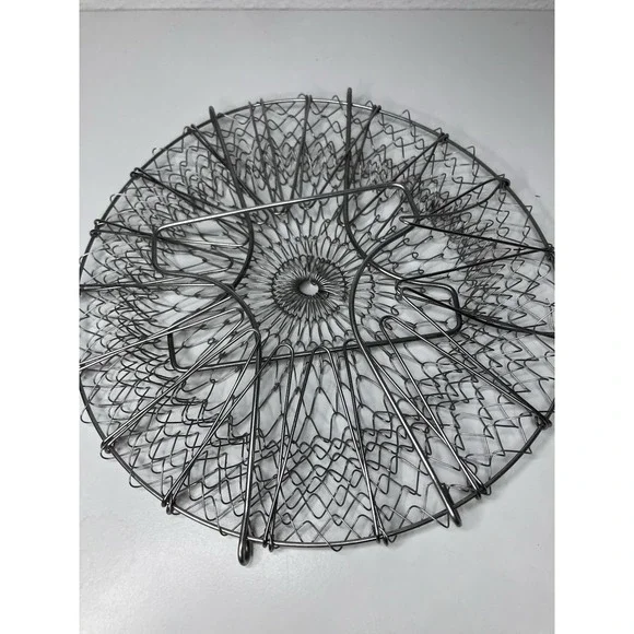 VTG Unbranded Farmhouse Collapsible Wire Mesh Egg Basket 8.5
