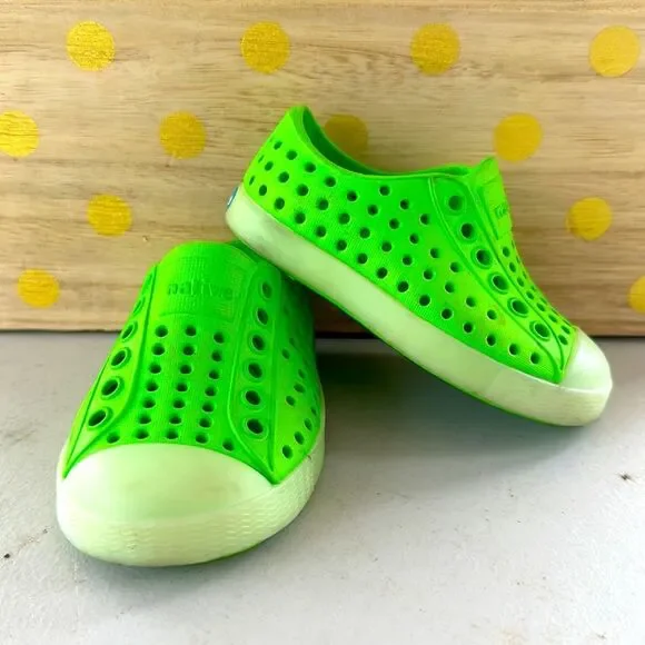 Native Slip On Glow‎ In The Shoes Green Sz C4