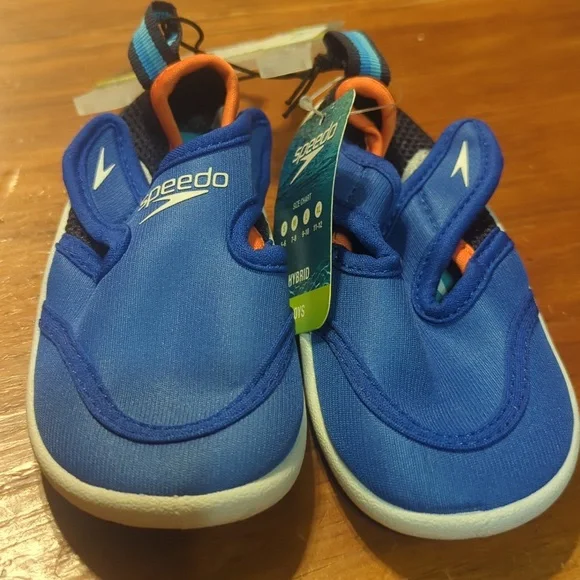 NWT‎ Speedo little boys water shoes size 5-6