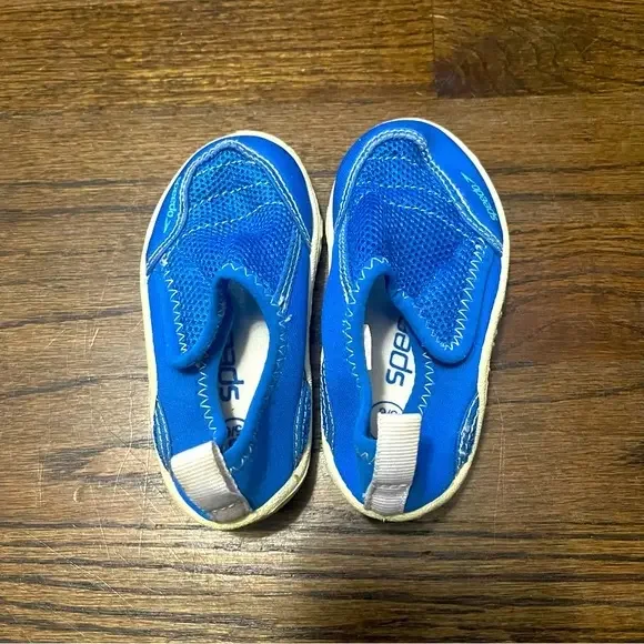 EUC Speedo Water Shoes‎ Size S (5/6)