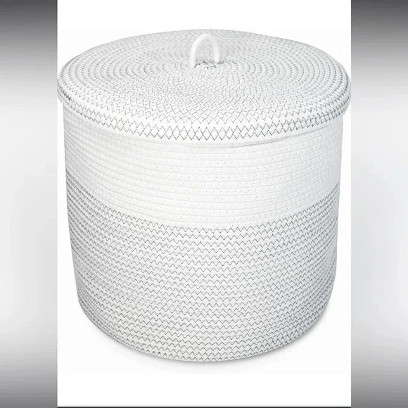 NWOT Woven Basket With Lid For Storage