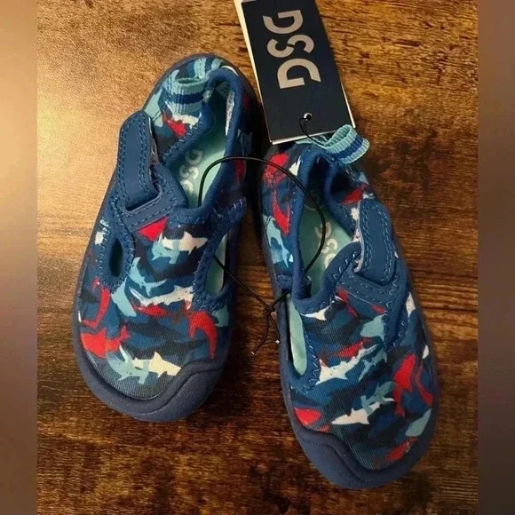 DSG | your water shoes. Size: 5K