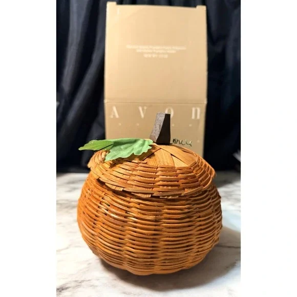 Avon Harvest Scents Pumpkin‎ Patch Potpourri and Wicker Pumpkin Holder (2770)