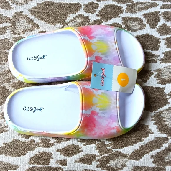 NWOT Wilder Slip-On Slides 