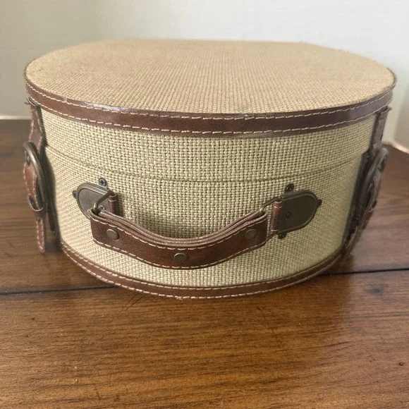 Burlap Traveling Case Woven Fabric Faux Leather Handles Brass Look Snap Straps