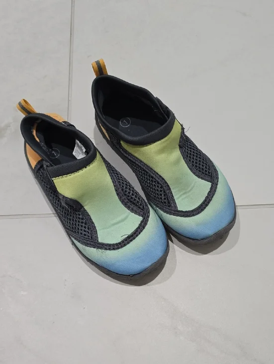 Kids Slip-On Water Shoes in Green Blue Gradient Size 1