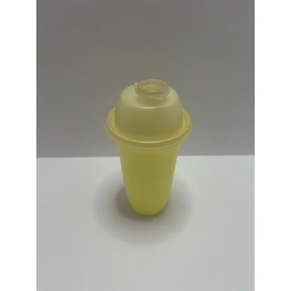 VTG Tupperware Yellow Quick Shake Gravy Drink Mixer Blender Shaker 844 No Insert