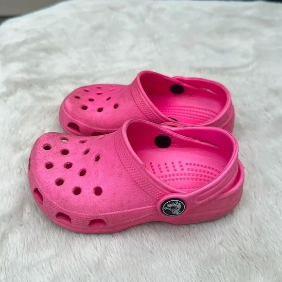 CROCS Kids Vibrant Pink Shoes Size C 6/7