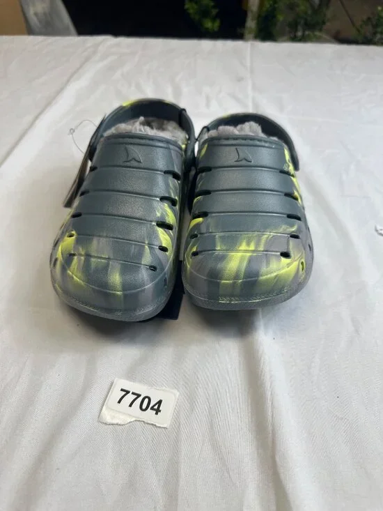 rugged shark boys size 13 nwt lined clog youth nwt