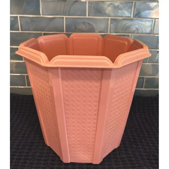 Vintage Rubbermaid Pink Octagon Scalloped Wicker Design Bathroom ‎ Trash Can USA