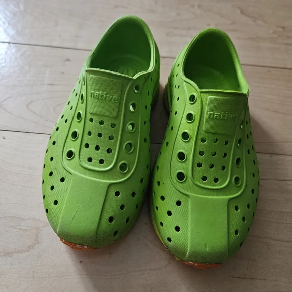 Native Kids Green Slip-On Shoes Size Toddler 8
