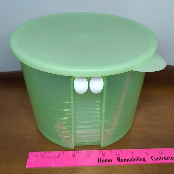 Tupperware Large Round FridgeSmart Container