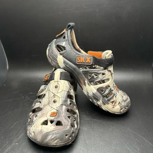 Skechers Kids Slip‎ on hook loop camo shoes size 12 like new