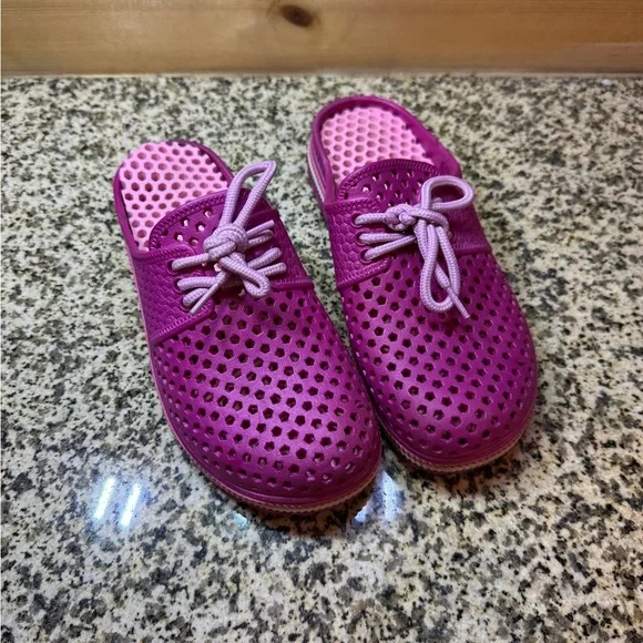 Pink Rubber Perforated‎ Garden Clogs Water Shoes Kids Size 2/3 Slip On Mules