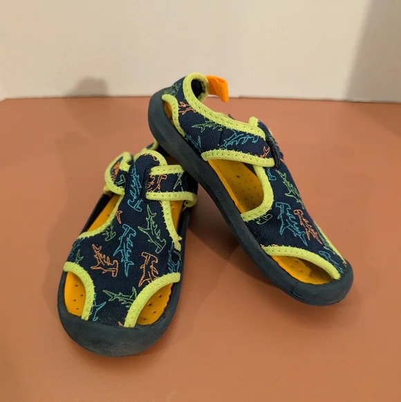 OshKosh B'gosh Toddler Boy Navy Shark Print Aquatic Water Shoes in Size 8