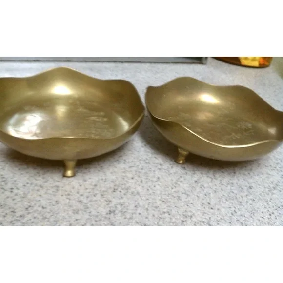 Set of 2 brass bowls‎ with oriental design etchings