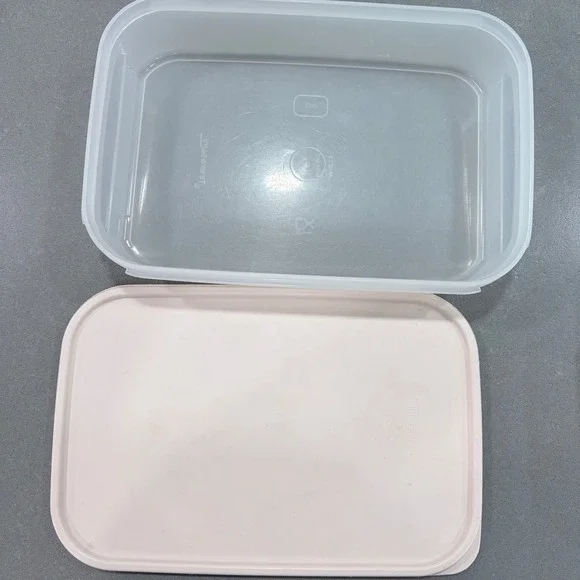 Tupperware 8.5 Cup 2L Rectangular Food Storage Container Pink Lid 1608-2 USA