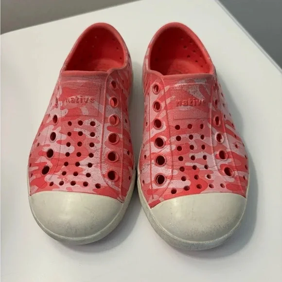 Native Jefferson Pink Camouflage Slip On Shoes Size 7
