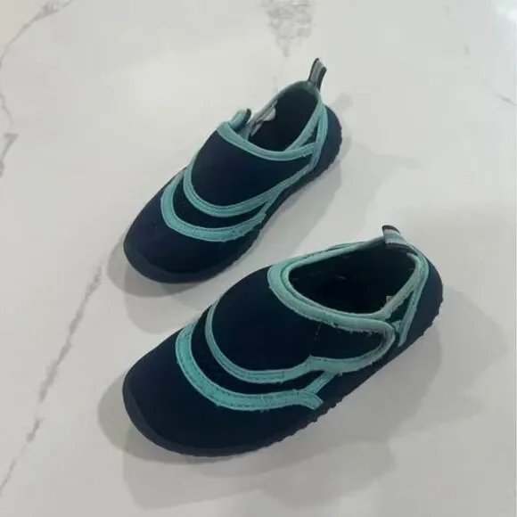Youth 9-10 Toddlers water shoes Childern’s place baby blue on dark blue