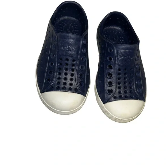 Native Jefferson Slip On Sneaker Boys child Size C6 Casual Comfort Water Shoes