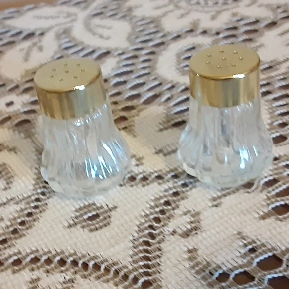 Mini Salt & Pepper Shaker Set